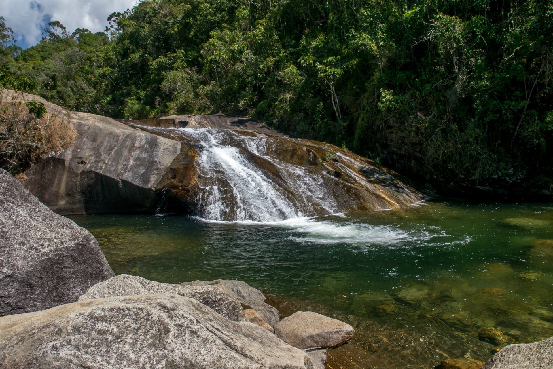 imagem da cachoeira escorregar